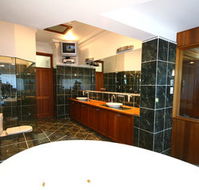 Relaxin - Schoolies Week Accommodation