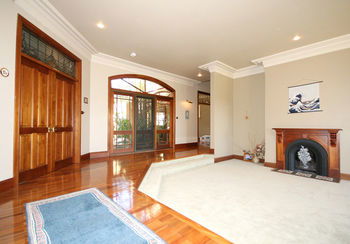 Relaxin - Schoolies Week Accommodation 8