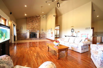 Relaxin - Schoolies Week Accommodation 10