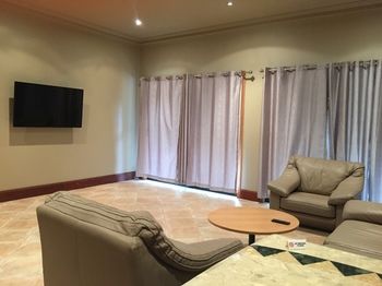 Relaxin - Schoolies Week Accommodation 20