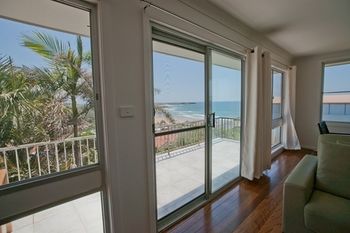 Emerald Views - Schoolies Week Accommodation 8