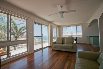 Emerald Views - Schoolies Week Accommodation 11