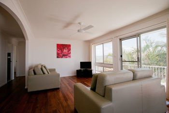 Emerald Views - Schoolies Week Accommodation 12