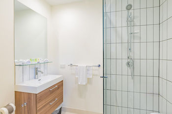 City Edge Box Hill - Schoolies Week Accommodation 9