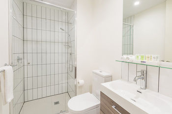 City Edge Box Hill - Schoolies Week Accommodation 12