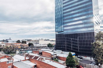 City Edge Box Hill - Schoolies Week Accommodation 21