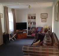 Cascade Cottage - Schoolies Week Accommodation