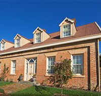 Racecourse Inn - The - Schoolies Week Accommodation
