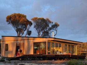  Schoolies Week Accommodation