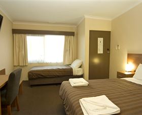 Seabrook Hotel Motel - Schoolies Week Accommodation 0