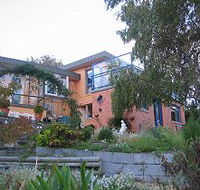 Alexanders Airport Accommodation - Schoolies Week Accommodation