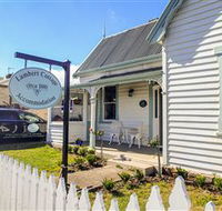 Lambert Cottage Accommodation - Schoolies Week Accommodation