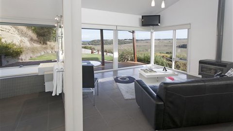 Anchors Beach House - Schoolies Week Accommodation 6