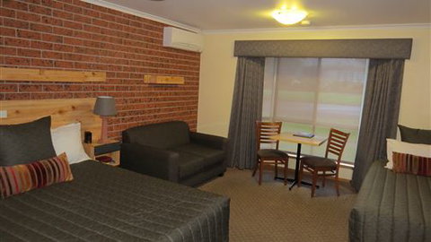 AAT 28 Goldsmith Hotel - Schoolies Week Accommodation 2