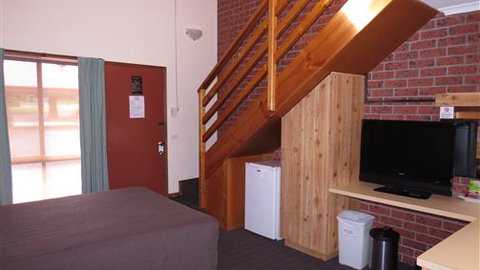 AAT 28 Goldsmith Hotel - Schoolies Week Accommodation 7