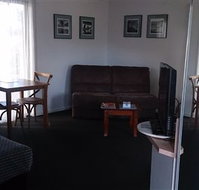 Budget On The Lake - Schoolies Week Accommodation