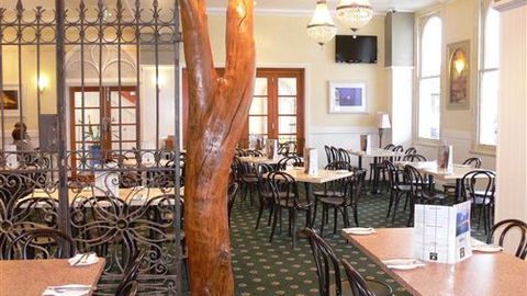 The Yarrawonga Hotel - Schoolies Week Accommodation 4