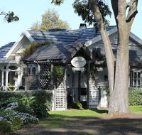 Holmwood Guest House - Schoolies Week Accommodation