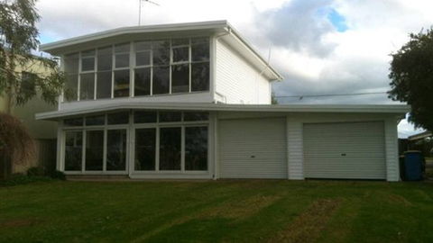 28 Graham Ave - Schoolies Week Accommodation 0
