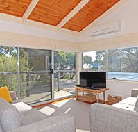 Barrakee Beach House - Anglesea - Schoolies Week Accommodation