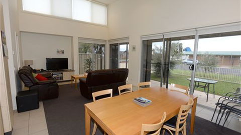 Murray Grange Villa Eight - Schoolies Week Accommodation 2