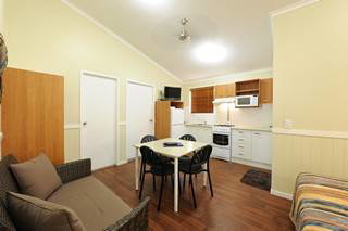 Anchorage Holiday Park - Schoolies Week Accommodation 8