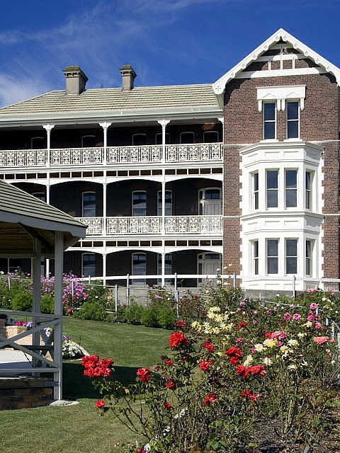 Auldington Hotel - Schoolies Week Accommodation 1