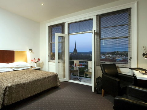 Auldington Hotel - Schoolies Week Accommodation 0