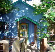 Blue Poles Cafe Gallery  BB - Schoolies Week Accommodation