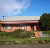 Bott's Beach Retreat - Schoolies Week Accommodation