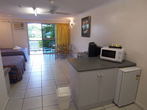 Cairns Holiday Lodge - Schoolies Week Accommodation 1