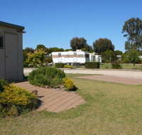 Cummins Community Caravan Park - Schoolies Week Accommodation