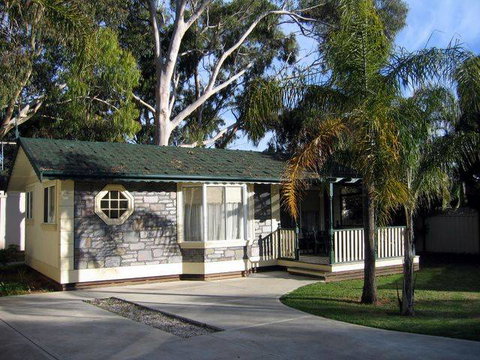 Highway 1 Caravan & Tourist Park - Schoolies Week Accommodation 0