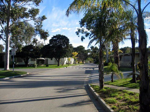 Highway 1 Caravan & Tourist Park - Schoolies Week Accommodation 4