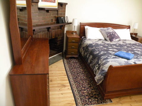 MacDonnell House (Naracoorte Cottages) - Schoolies Week Accommodation 4