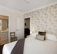 Mt Coolum Retreat 'A Bed  Breakfast' - Schoolies Week Accommodation