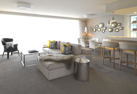 QT Canberra - Schoolies Week Accommodation 7