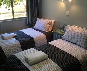 Tin Shack - Schoolies Week Accommodation 0
