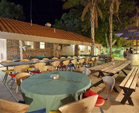 Toddy's Backpackers And Budget Accommodation - Schoolies Week Accommodation 2