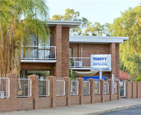 Toddy's Backpackers And Budget Accommodation - Schoolies Week Accommodation 0