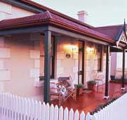 Eliza Cottage - Schoolies Week Accommodation