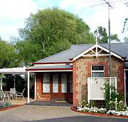 Amble In Self Contained Accommodation - Garden Retreat B  B - Schoolies Week Accommodation