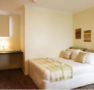 Snooze Inn - Schoolies Week Accommodation