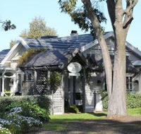 Holmwood Guest House - Schoolies Week Accommodation