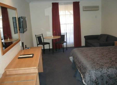 Bushmans Motor Inn - Schoolies Week Accommodation 2