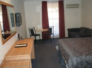Bushmans Motor Inn - Schoolies Week Accommodation 4