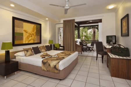 The Reef Retreat - Schoolies Week Accommodation