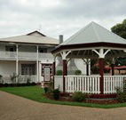 California Manor Bed and Breakfast - - Schoolies Week Accommodation