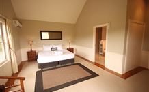 Yarralaw Springs Wines Vine Loft Bed And Breakfast - Schoolies Week Accommodation 1
