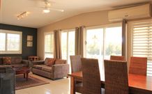 Yarralaw Springs Wines Vine Loft Bed And Breakfast - Schoolies Week Accommodation 6